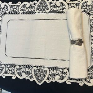 Vintage Lace white Placemats & cloth Napkins with napkin rings Set Of 4